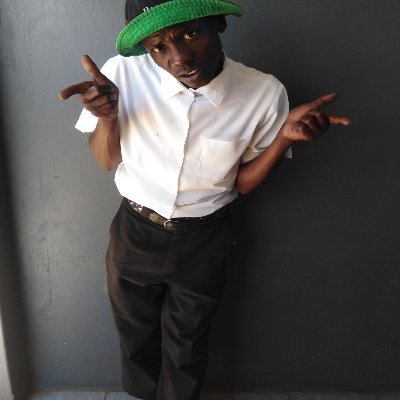 darkie_u's profile picture. Ke Pusha Pantsula Van Tuka Af 🎲💰👑 Ek'gcineni U'Darkie Mang'ndlula Shiya Slilo 

Under 10 🤘🤞🤟