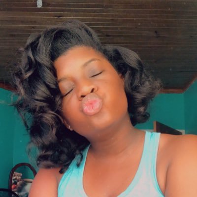 a_sip_of_Tae's profile picture. CEO of glisten.creations |Revamped🌹🌼| UWI Pelican- PharmD 📚💊