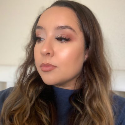 Self Taught Lover of Makeup and all things beauty. Cali🌴 PR: mbmariah7@gmail.com Use code “maria10” for $$ off @lollipoplash Insta: @makeupbymariah7