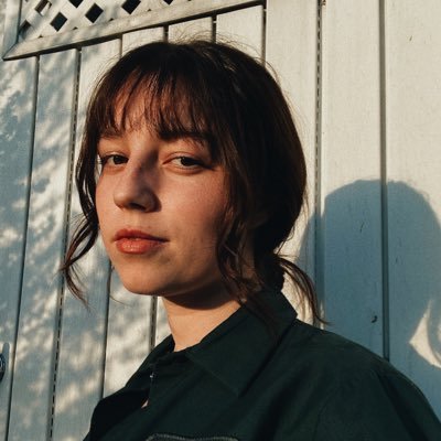brings cherries to picnics, recommends Fleabag Season 2, cries over movie scores, befriends snails, obsesses over theatre