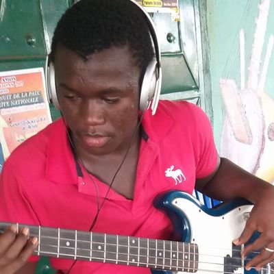 je suis un élève et artistes Bassiste