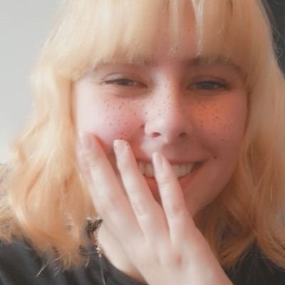 AddictionNell's profile picture. Ma personne, je suis moche mais drôle (raison principale de pourquoi les gens sont sur Twitter en fait 😂)