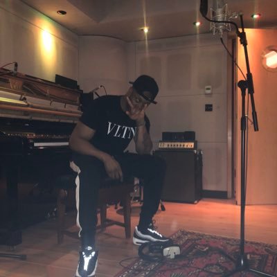 Producer/DJ/Songwriter @TheDappy Official DJ. Bookings: Mazebeats100@gamil.com Snapchat: jaystar10000