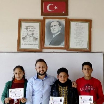 Duamdaki gözyaşım kadar edepliydi.
İçime düşen aşkın...
Ey benim beşeri aldanışım,
Ben seni kalbime koyana sevdalıyım.
Hz.Mevlana