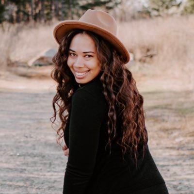 _paolaa_m's profile picture. Whatever you are, be a good one ✞