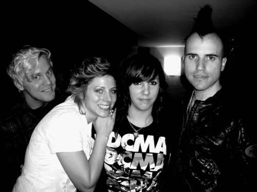 The twitter account only for Neon Tree's fans ! Share your comments about anything with NT here. I'll organise contests, games... Have fun ! ;)
