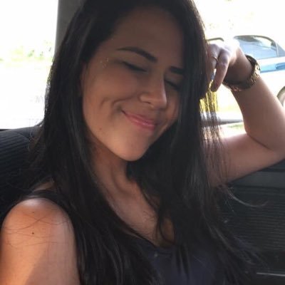 ffernandafaria's profile picture. she feels lost in her darkness