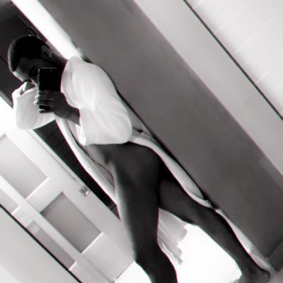 winkwinkpari's profile picture. 