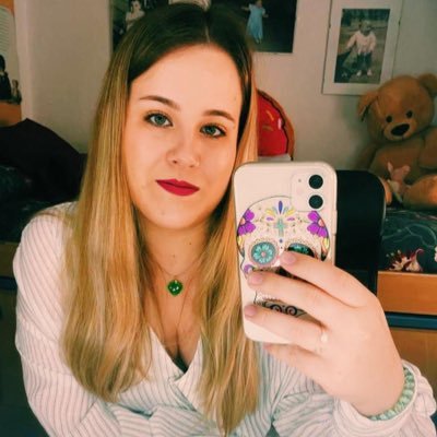 Adicta a los pepinillos. Sonríe y disfruta la vida es corta. Lo imposible también se consigue
