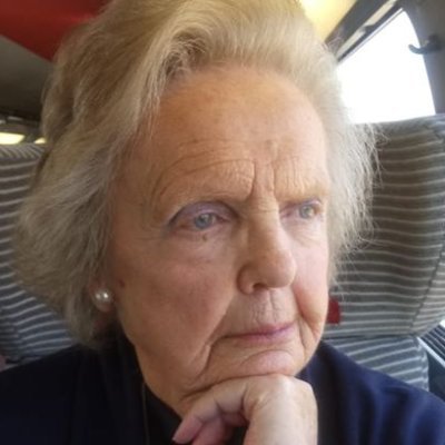 ShirleyJVeater's profile picture. Artist, Mum, Gran, Great-Gran. Love painting, love people, doing my best to make people happy.