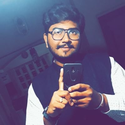 नमस्ते सदा वत्सले मातृभूमे , त्वया हिन्दुभूमे सुखं वर्धितोऽहम् । महामंगले पुण्यभूमे त्वदर्थे , पतत्वेष कायो नमस्ते नमस्ते ।