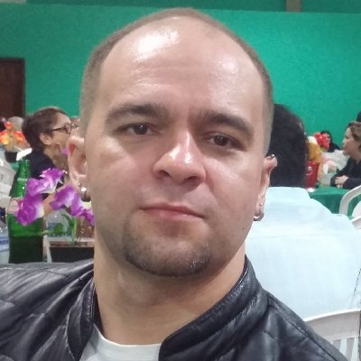 xandygu's profile picture. a vida é muito curta pra usar roupas.
life is too short to wear clothes.
español