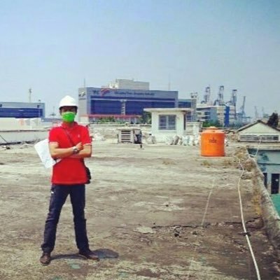 Daripada mengeluh Mawar bertangkai duri, lebih baik bergembira bahwa tangkai berduri berbunga Mawar