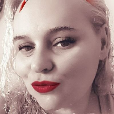 yurenacastro's profile picture. siendo autentica no necesitas nada mas para ser feliz ✌