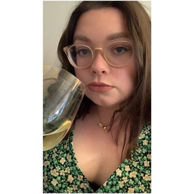 Reader, writer, art admirer, food lover, wine drinker 📖Literature Student