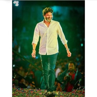 rvmurali220's profile picture. గడిచిన చరిత్రలో నాకు తావు లేదు..నడుస్తున్న చరిత్రకు నీతి లేదు.. కాలం ఎలా గడుపుతున్నానో   నాకే తెలీదు... నా బ్రతుకొక సున్న కానీ నడుస్తున్నా