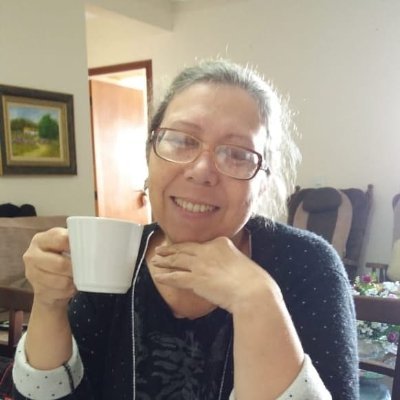 Olá! Sou Jackie Régis, Artesã-artista independente, autodidata, crio, desenvolvo e confecciono produtos têxteis artesanais. Meu hobby é desenhar e pintar !
