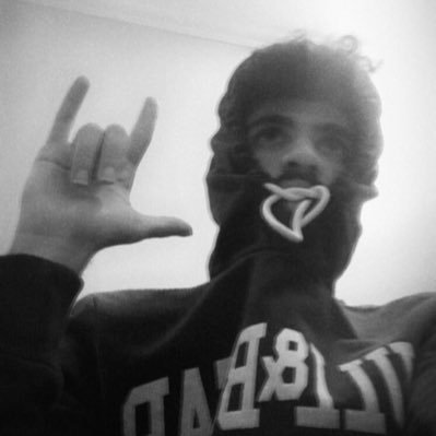 httpsdq's profile picture. off my meds. he/hot