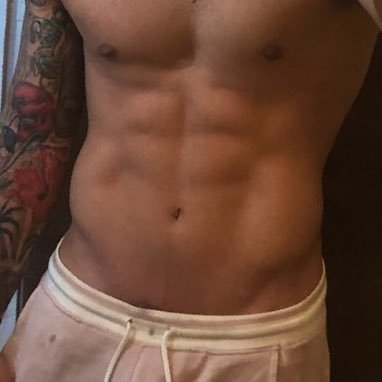 nudes por DM en confianza. Confiaza que nadie sabrá quien los envio. Todo es callado