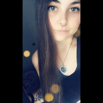 my twitter name doesn’t define me. stay vibrant 🌸☮️