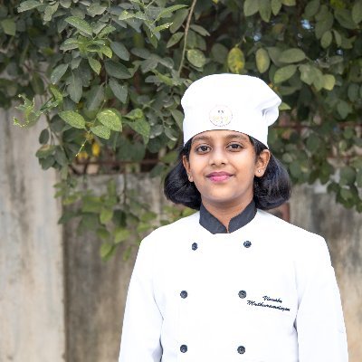 I am 14 years old , Founder of “Four Seasons Pastry”. Four Seasons Pastry make handcrafted cakes, cupcakes, other treats with a twist -Account managed by Mother