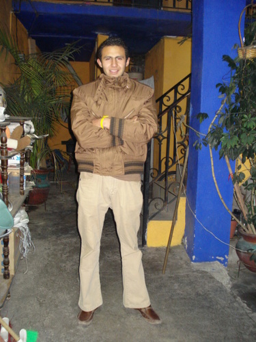 Soy estudiante de la lic. en derecho.........responsable, fiestero......y muy divertido........me gusta salir a muxos lugares y conocer gente nueva..........ahh
