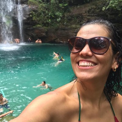 Eu sou a Janaína Figueiredo, conhecida com Janna Guia ou Janna das Cachoeiras. Wanderlust! Vem com a Janna! Participe do Desafio das Cachoeiras!
