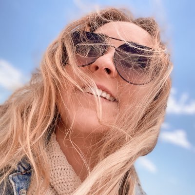 SarahHangley's profile picture. Sucker for pretty pictures, prettier words & sweet coffees.