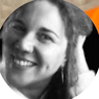 elevada_a_ene's profile picture. Tantas vidas para disfrutar de lo que me gusta... La geometría, las partituras, las palabras, las cubiertas de libros... Editora, profesora y matemática. Mamá💛