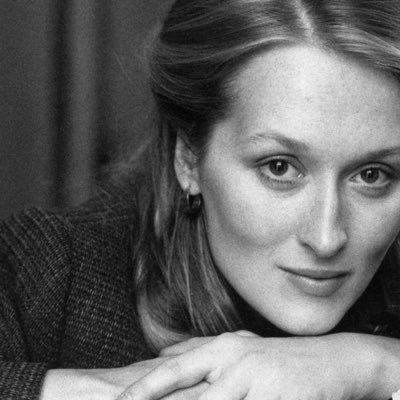 LeHobbitNeotit's profile picture. Professeure de Lettres. #teamTZR Regarde énormément de séries.