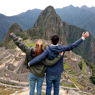 Somos Lara y Rafa, y tras haber viajado por los cinco continentes hemos decidido iniciar este proyecto para compartir nuestras experiencias con vosotros.