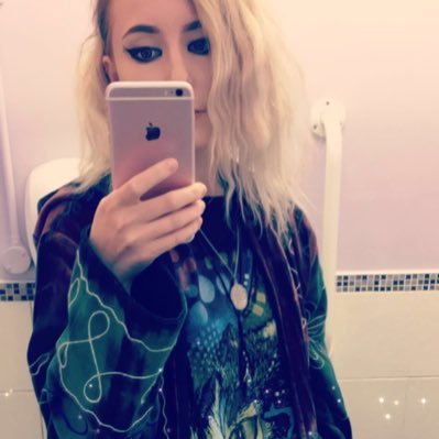 Recovering addict 13/10/18. Civil Servant. Yoga & recovery🌱