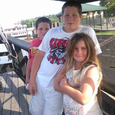 I love all kinds of music I love to read romance novels an watch tv but most of all I love my kids an family