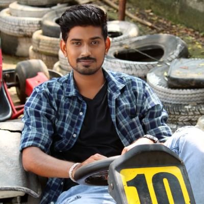 Praveen94690004's profile picture. 