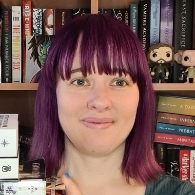 Booktuber📚 obsessed with adult fantasy🐉comic books 🦸♀️scifi 🛸and graphic novels.
INFJ 🌌 Ravenclaw 🦅