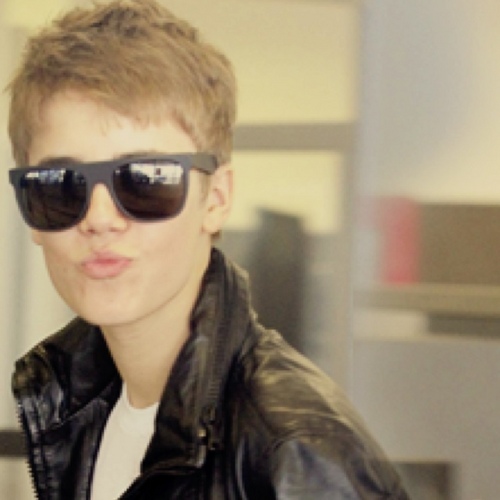 supportbiebz's profile picture. FOLLOW @JOANNEBIEBERX cause i don't come on this acc much anymore xxx justin, ryan, kelsey & caitlin are all following:D