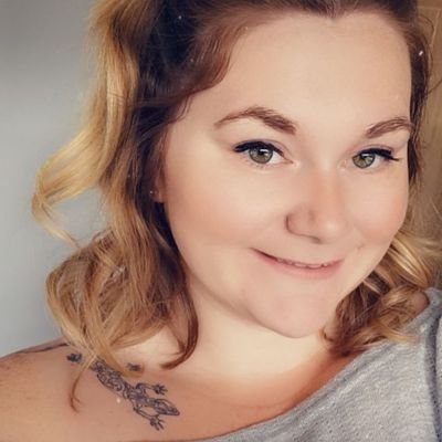 _ZoeLouiise's profile picture. 