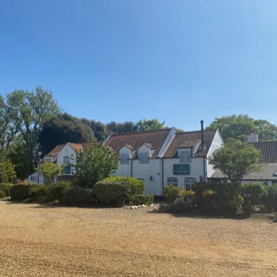 A traditional coastal inn on the North Norfolk coast. Seaside menus, local ales, roaring fires, 13 bedrooms and beach walks 🐶 #DogFriendly 👪 #FamilyFriendly
