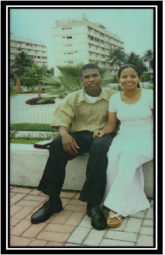 Nací el 15 de Junio de 1982 
Tengo  28 años 
Estoy casada con Darwin Montaño

tengo dos nenes