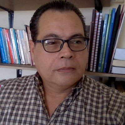 Sociologo, Abogado y Magister Scentiarum en Antropología  especialista en comunidades étnicas del estado Zulia Venezuela
