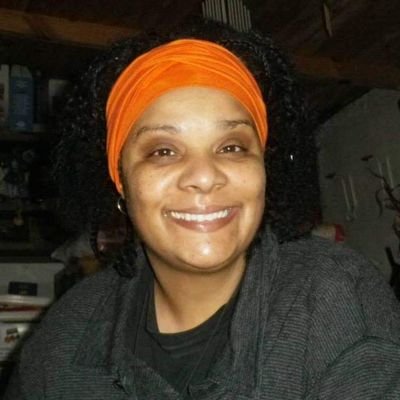Negra Candombera Activista DDHH Afrodescendiente Afrodiasporica lesbiana-feminista
Est. Lic. Justicia y DDHH UNla