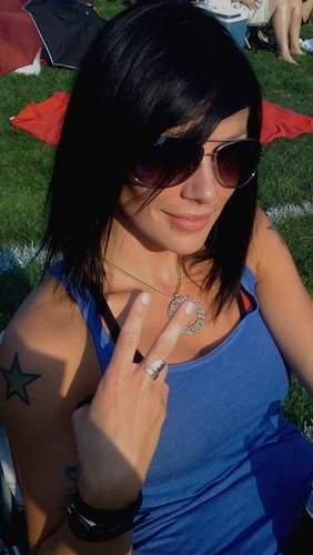 indianjessie's profile picture. MUSIC. silks. bukowski. chess. coke zero. computers. m u s i c.