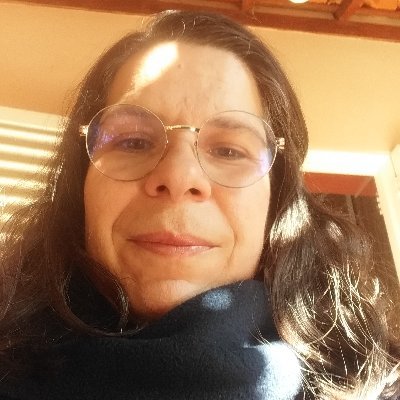 'É tempo de ninguém se soltar de ninguém, mas de olhar fundo na palma aberta a alma de quem lhe oferece o gesto'. Conceição Evaristo.