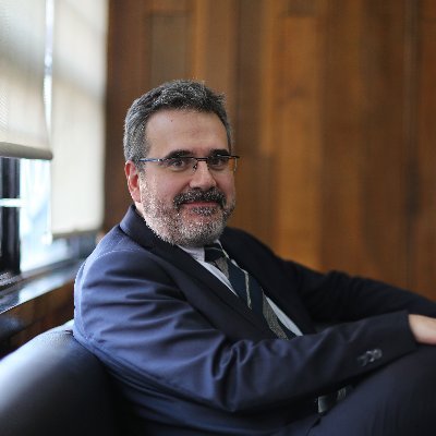 Profesor de derecho constitucional en la Universidad Carlos III de Madrid. Actualmente en la Subdirección de Publicaciones y Documentación @cepcgob