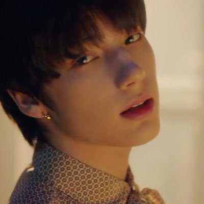 tobygether's profile picture. i’m the poem, but u couldn’t read. 𖧵