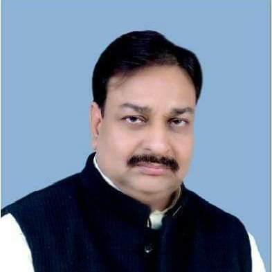 Bsc (Hons )AMU
PGDBA (AIIPM)
LLB(Lucknow University )