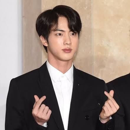 BTS vokalisti ve yüzü Kim Seokjin'in tüm başarıları ve hakkında her şey.