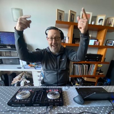 Deschwah's profile picture. Live and direct
