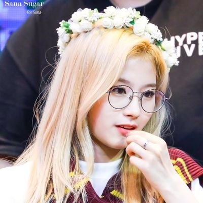 There is a pretty girl in my profile 😳
    Instagram - Pink_Kimsana,
I Love TWICE, IZ*ONE & LE SSERAFIM 🍭🌹💣