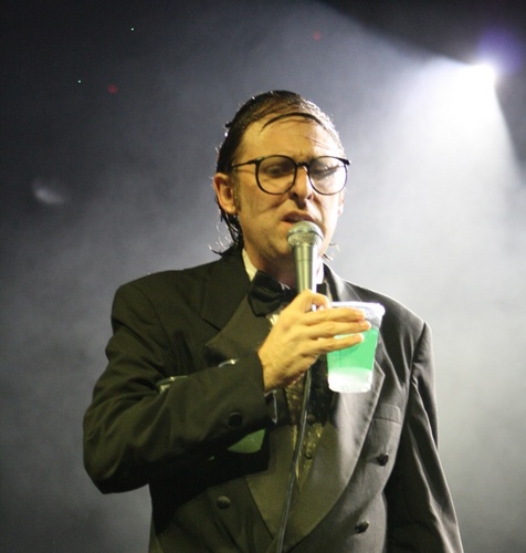 The official Neil Hamburger Twitter account has been moved over to the more prestigious (and Verified) address http://t.co/9ChHVw4HNA.